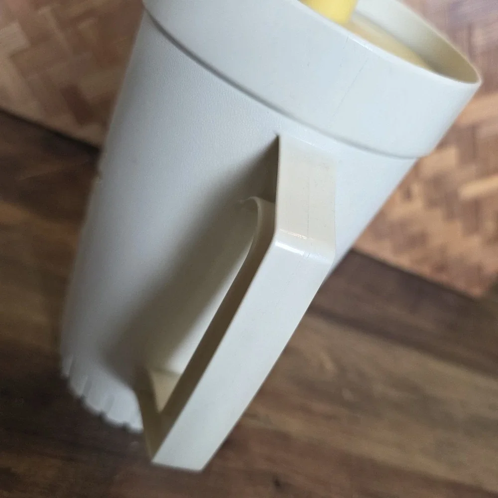 Tupperware Pitcher Almond Harvest 2 Qt 874-8 Push Button Lid Gold Vintage